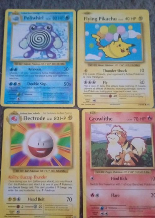 Różne karty Pokemon