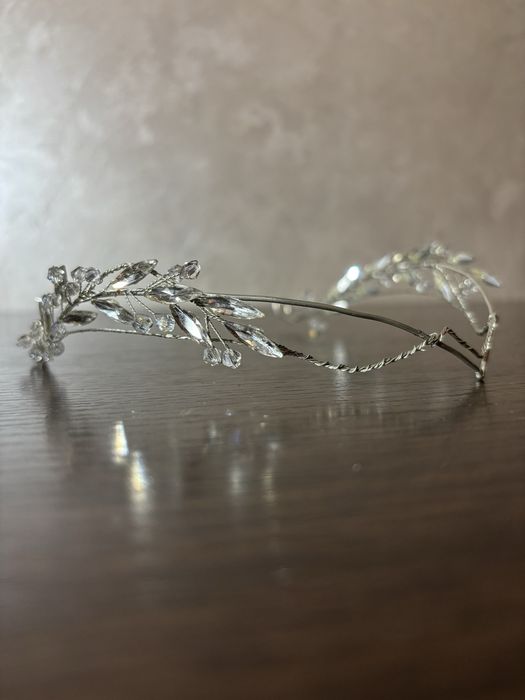 Весільна прикраса тіара з гілочкою
