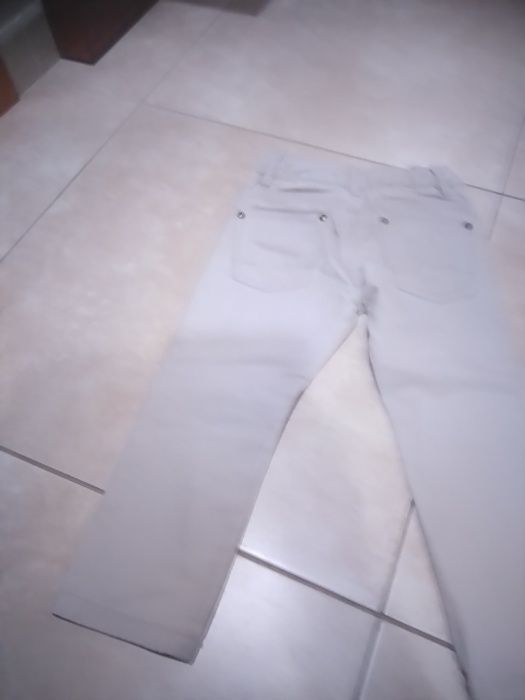 Calça creme tamanho 2-3 anos