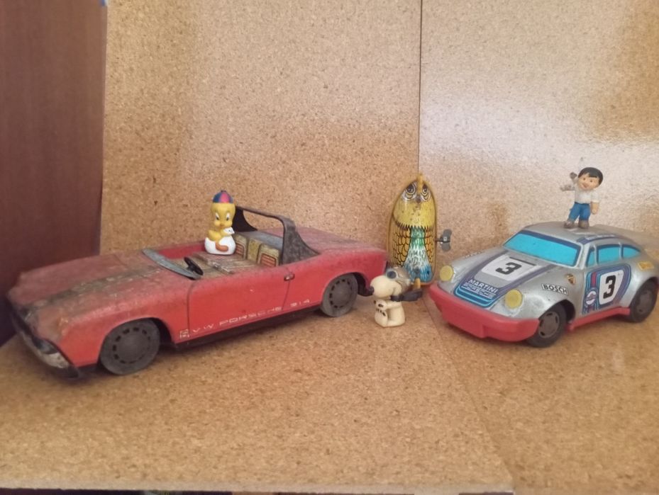 Brinquedos antigos em chapa