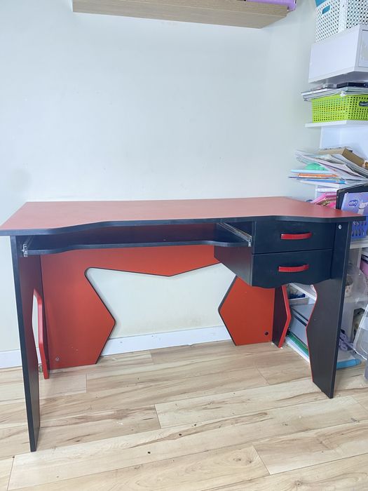 Стол письменный компьютерный