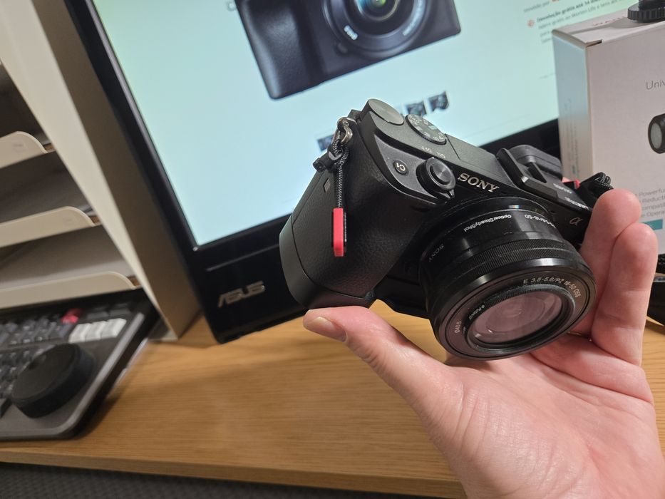 SONY a6400 + 16-50mm OSS + Extras (apenas 740 disparos)