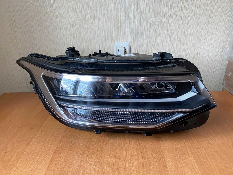ОРИГІНАЛ Фара права Volkswagen Tiguan (2022–2024, США) LED