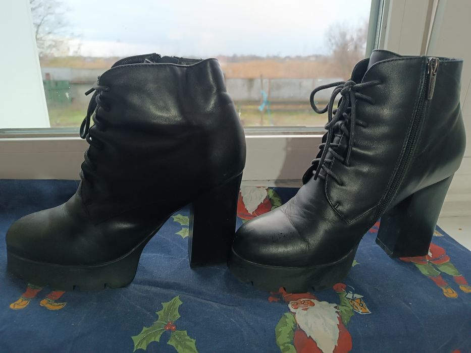 Чоботи , черевички