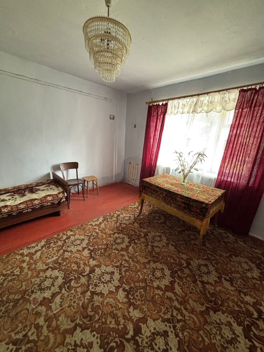 р 2-кімнатна квартира на 1 поверсі — зроби ремонт на свій смак!