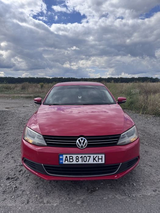 Volkswagen Jetta 2013 року з двигуном 2.5 л