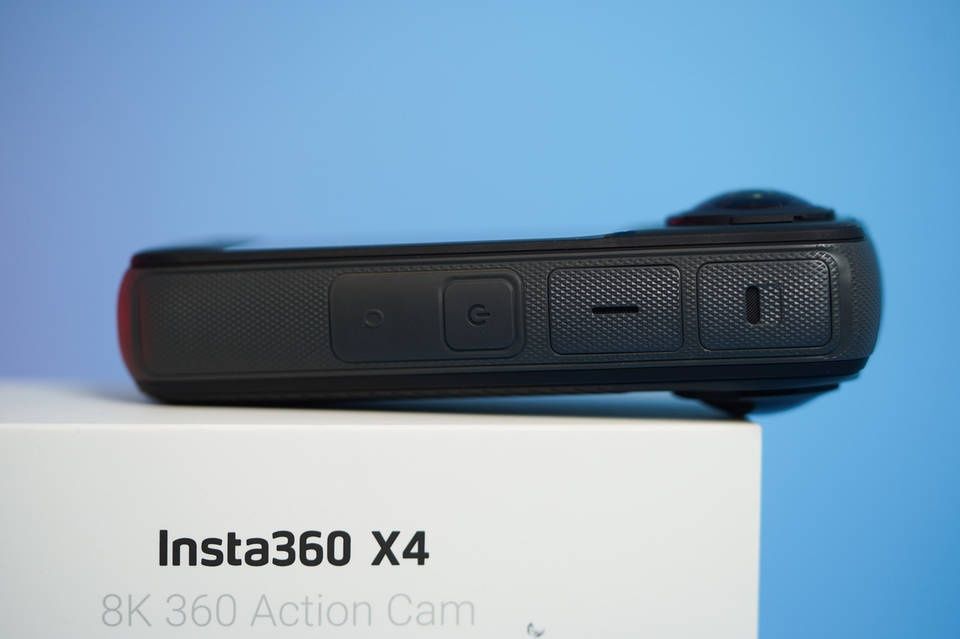 Екшн-камера Insta360 X4 8K увага на опис товару