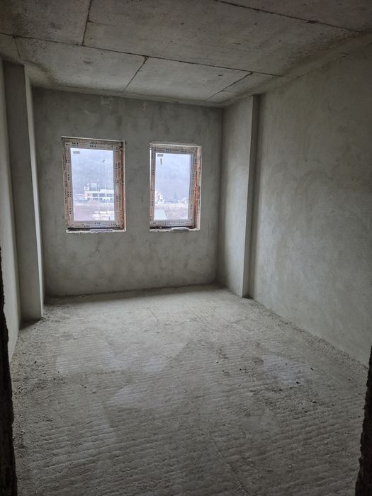 Продаж двох кімнатной квартири Росвигово.