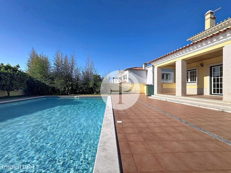 Moradia T5 com piscina no Nadadouro | 408 m² | Lote de 809 m²