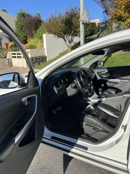 Volvo V60 2.0 D3 R-Design