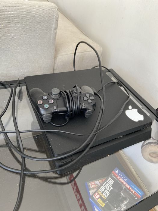 Ps4 seminova 1 controle e 2 jogos