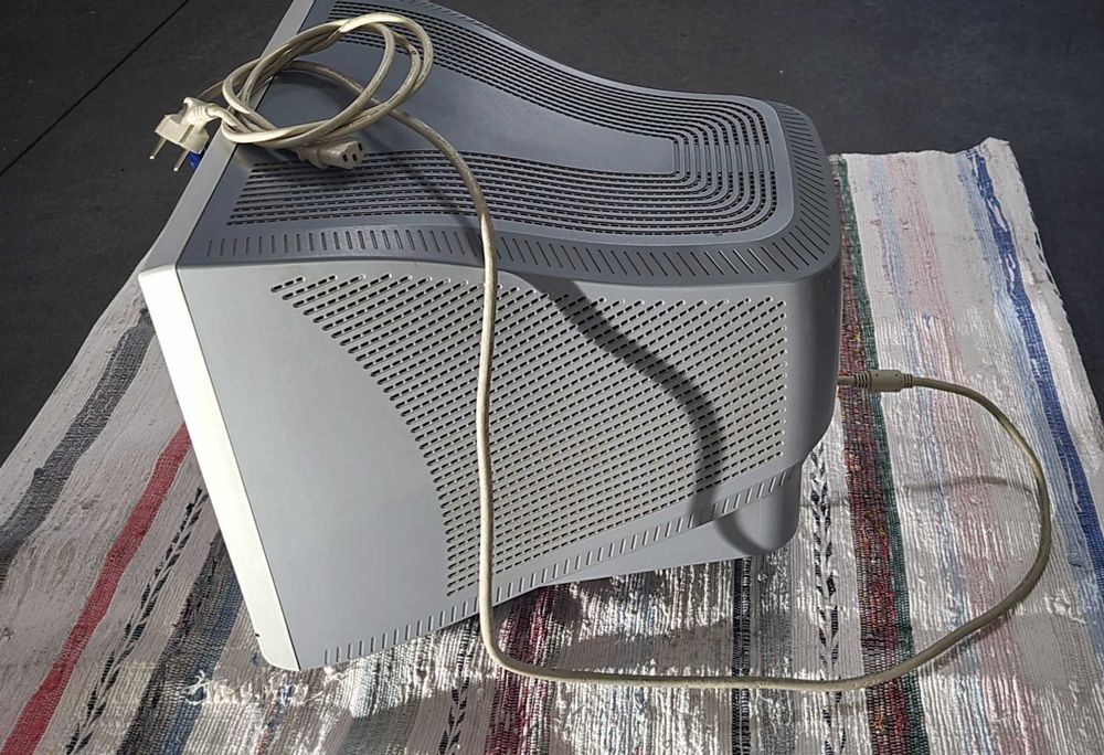 Monitor LG Flatron F700B - VGA RETRO