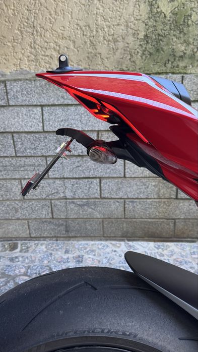 Ducati Panigale v4 Akrapovic