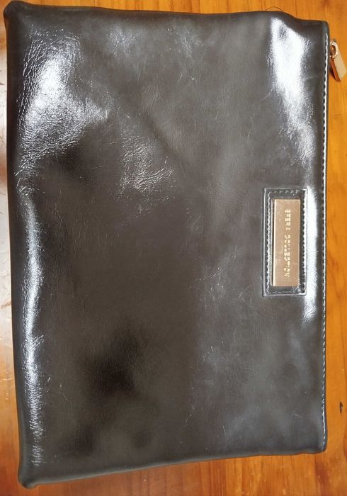 Bolsa de mão com fecho