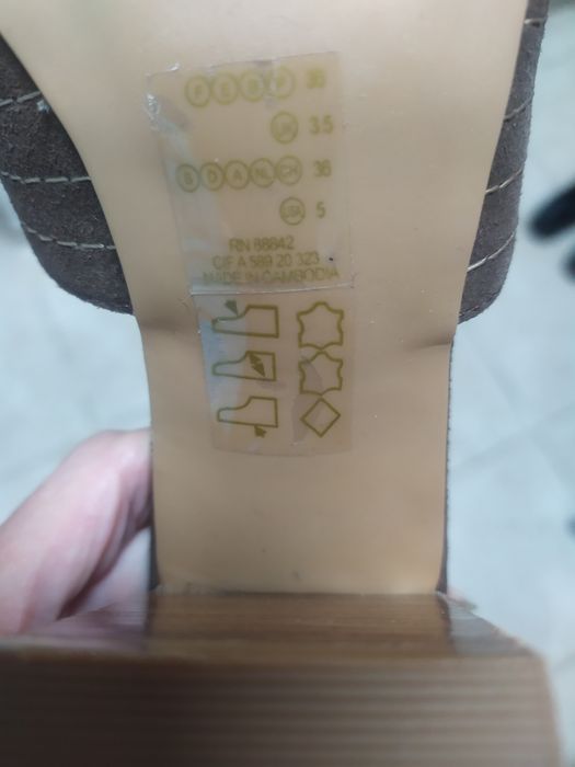 Sandálias castanhas em camurça 36