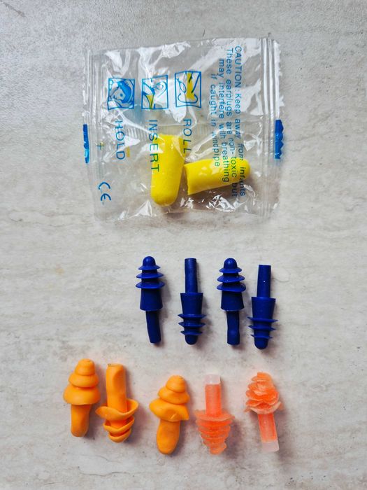 Stopery, zatyczki piankowe, silikonowe do uszu, 

zestaw 11sztuk

nowe