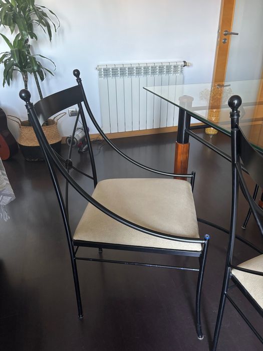 Mesa de jantar com cadeiras
