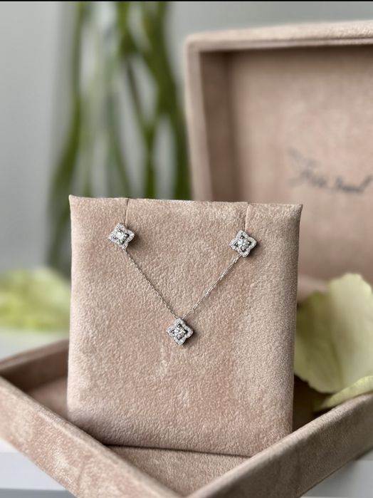 Золотые серьги с природными бриллиантами