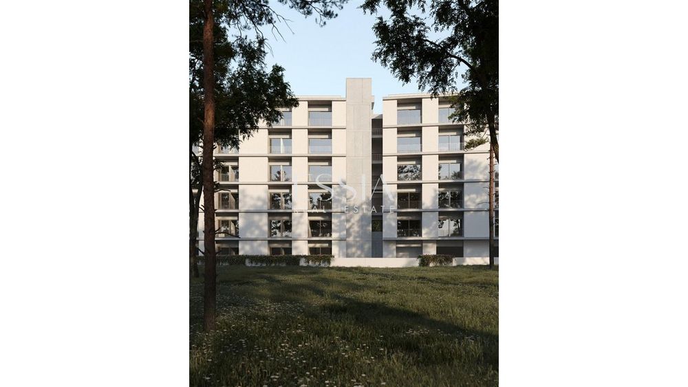 Apartamento T1 com Varanda e Garagem próximo das Antas