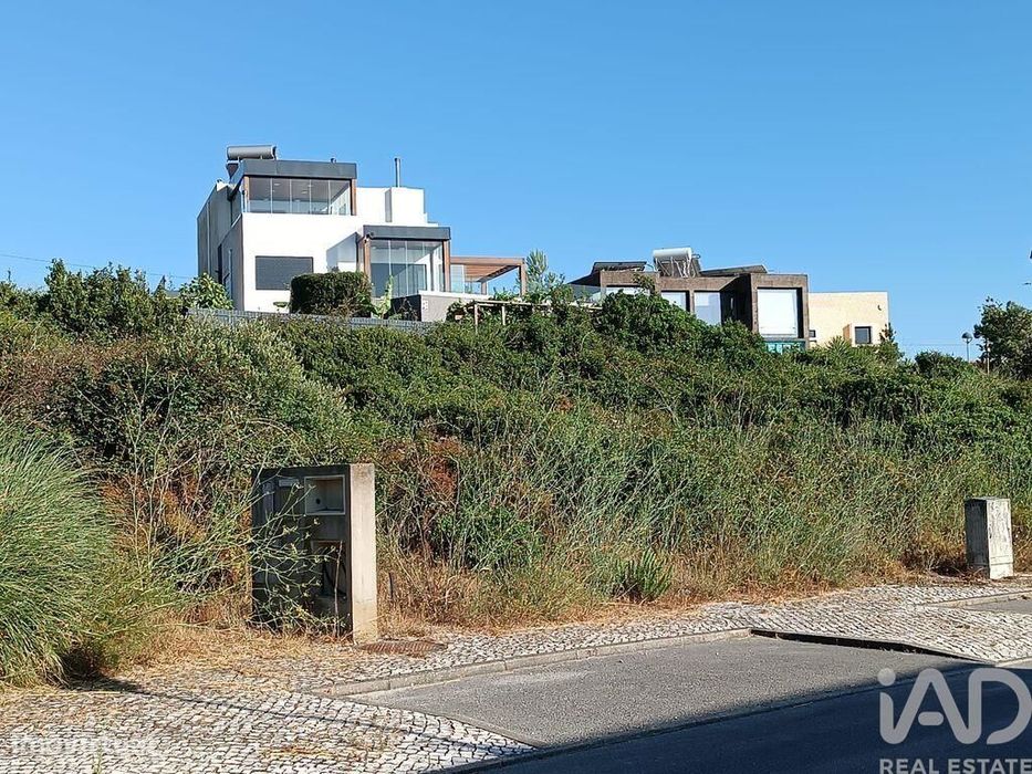 Plot for Construction in Sesimbra (Castelo)