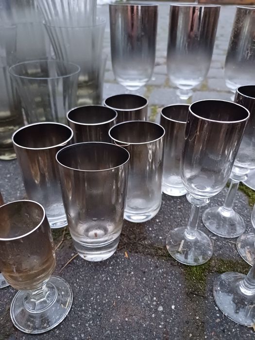Zestaw szklanek i kieliszków dymionych PRL