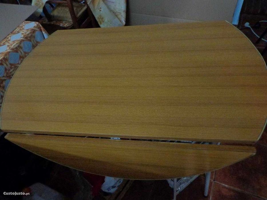 mesa e 4 cadeiras de cozinha