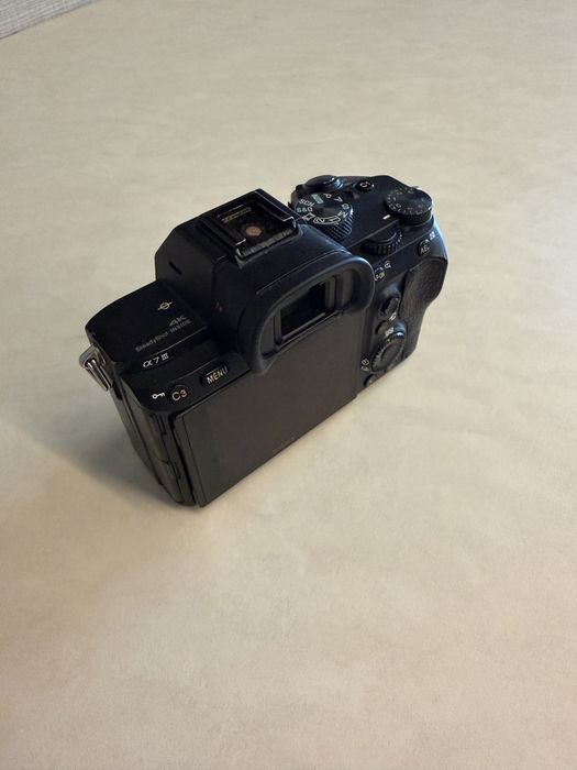 Sony A7III com caixa