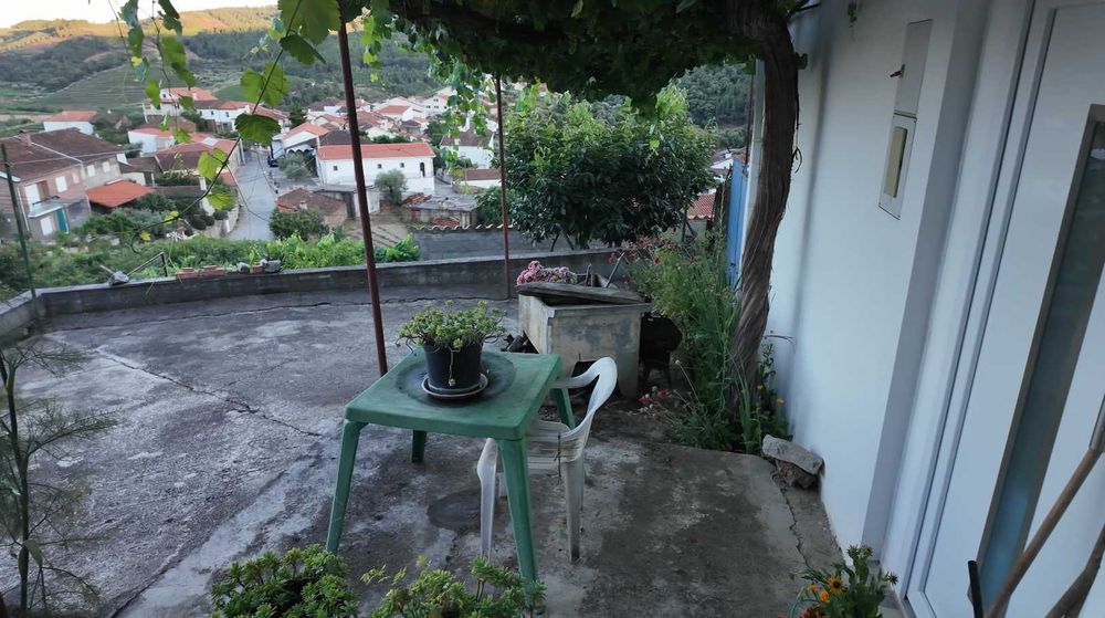 Moradia T5 Térrea Quintal e Lagar – Monfebres, Murça (Vila Real)
