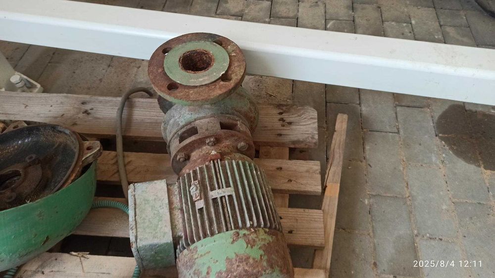 pompa wodna po kabinie