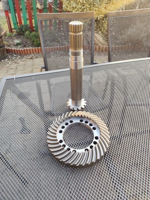 Valtra 13x38 zębów koła zębate , tryb