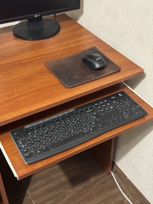 Компʼютер , компʼютерний стіл , Компьютер, компьютерный стол