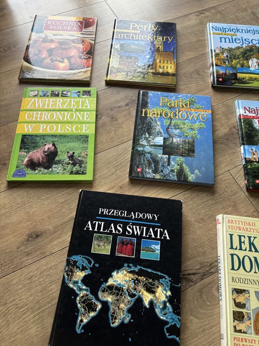 Atlas świata + Lekarz domowy + różne książki
