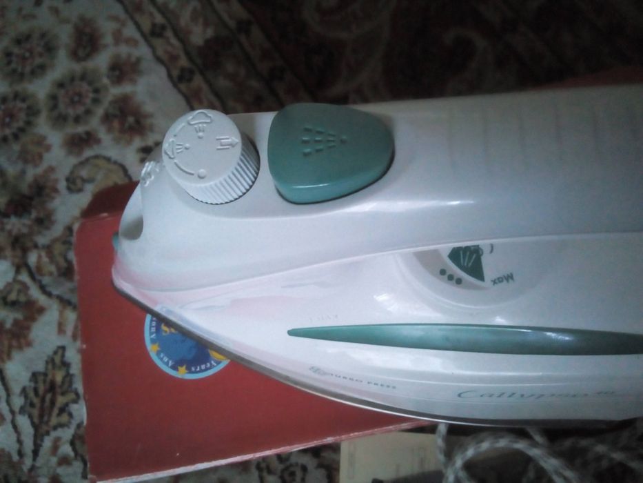 Ferro a vapor Ufesa. Novo