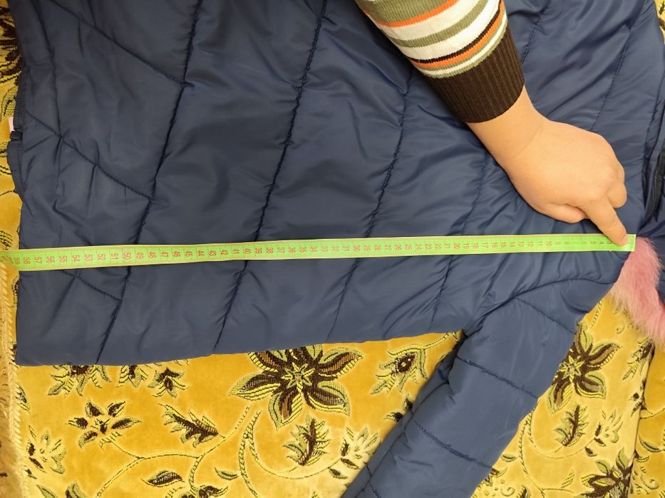 Продам куртку на девочку  осень/зима