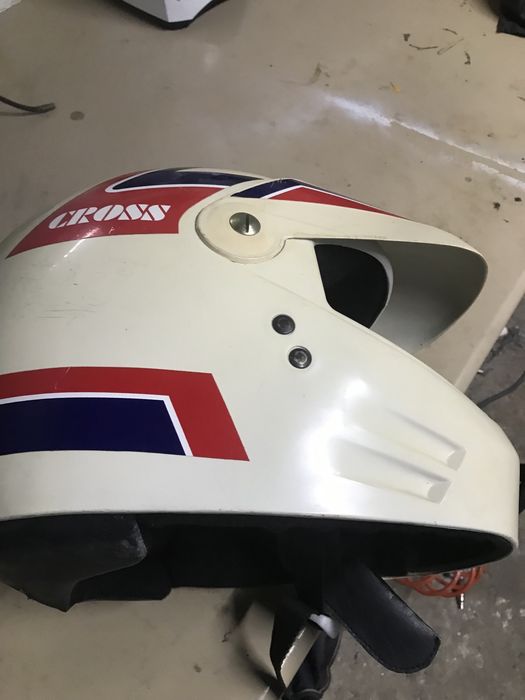 Três  capasetes 20€
