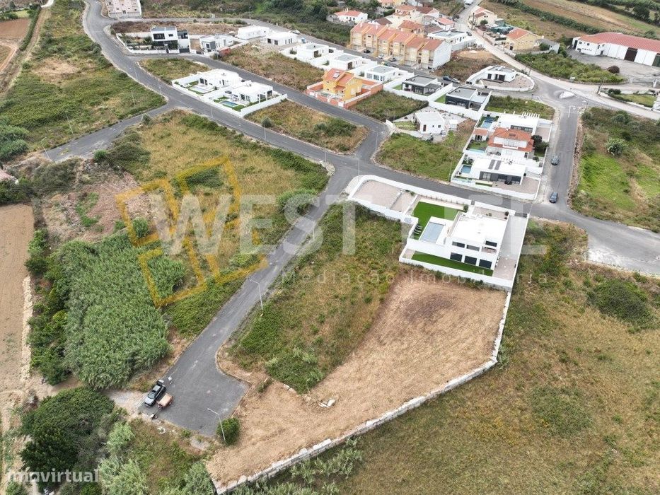 Lote de terreno com 429m2 - Com alvará de loteamento para moradias ... — Lourinhã E Atalaia, Lisboa