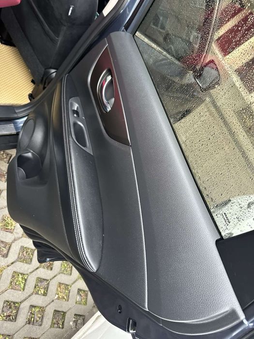 Nissan Rogue SV (7 місць)