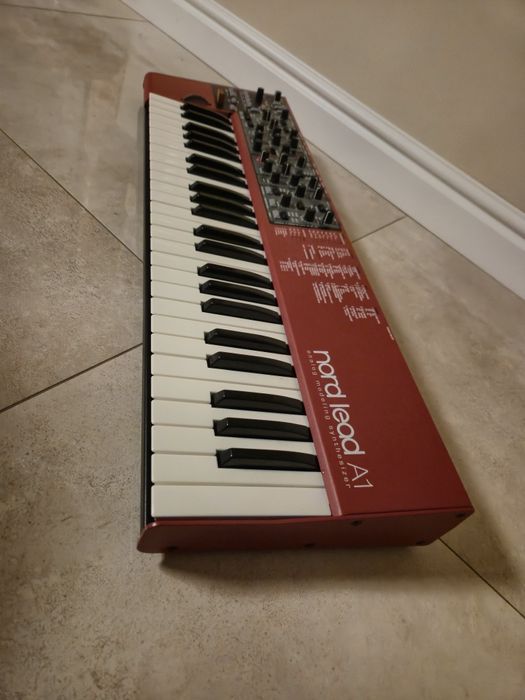 Syntezator Nord Lead A1