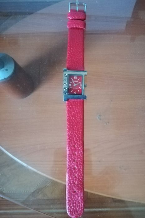 Bonito relógio de pulso a trabalhar