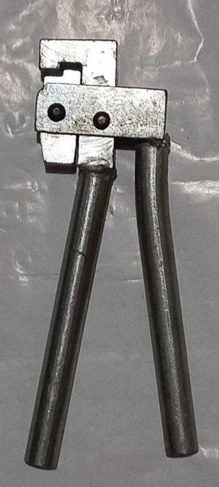 Дырокол. Кромкогиб. Ручные тиски.Развальцовка.Сёмники рулевых.Рег-клап