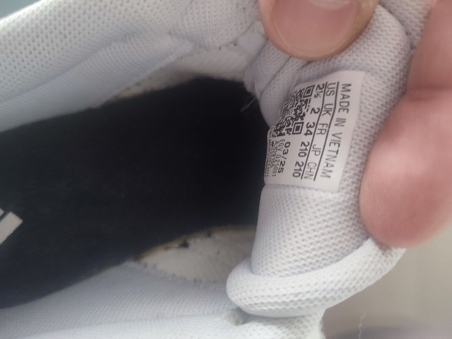 Tênis de  criança Adidas.