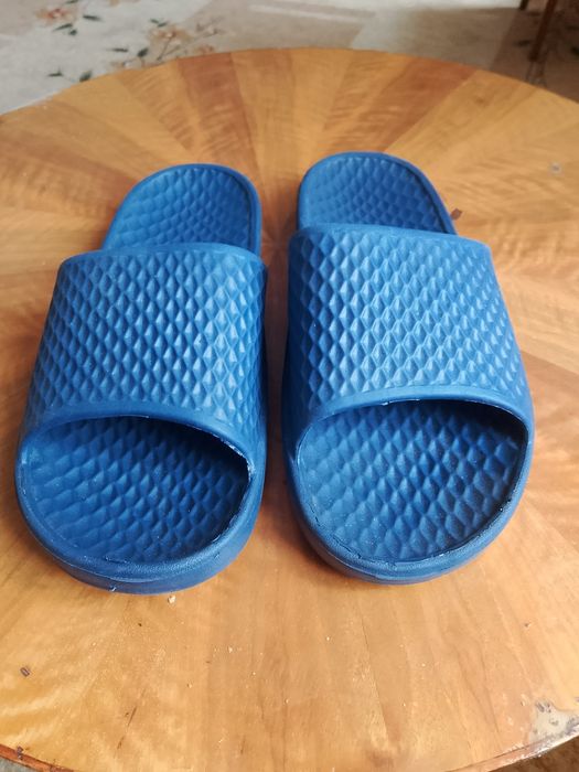 Новые мужские тапочки.