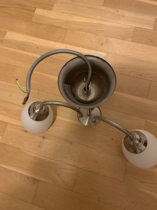 Lampa sufitowa, białe klosze