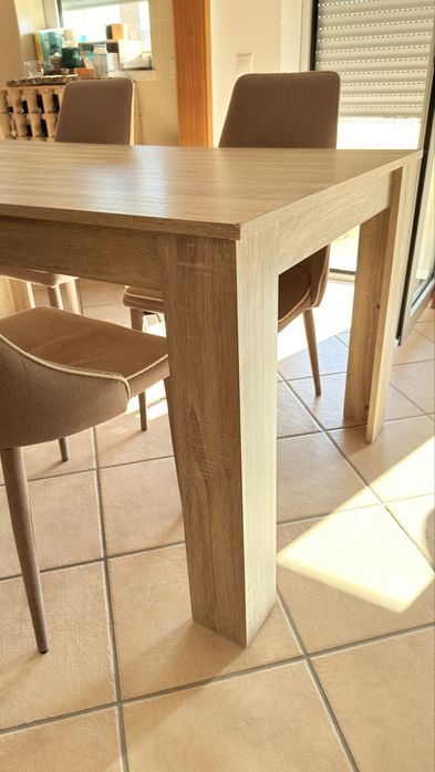 Mesa de jantar com 4cadeiras