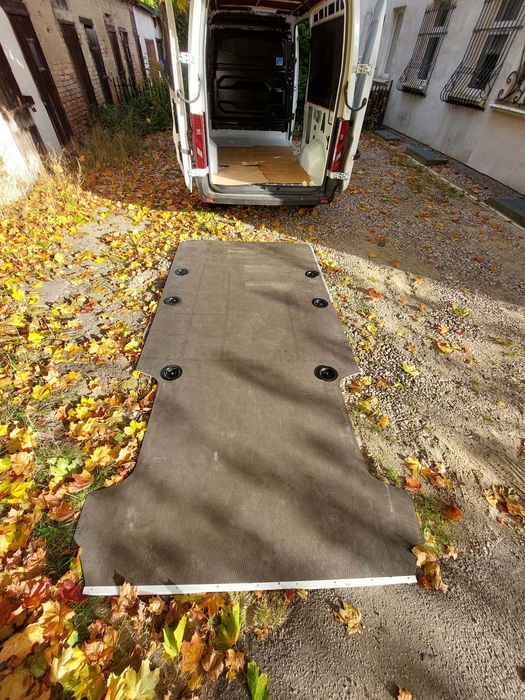 Oryginalna podłoga wraz z mocowaniami do blachy do Renault Master L3