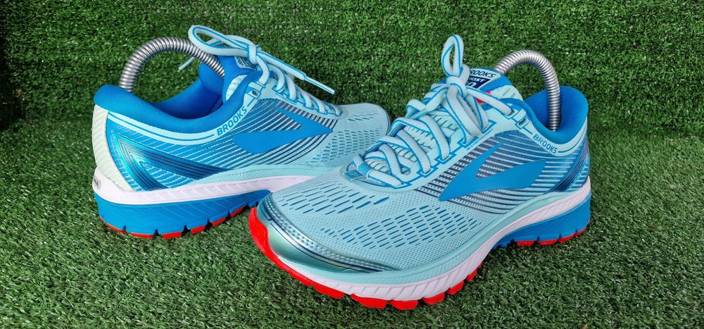 Кросовки жіночі для тренувань brooks chost 10