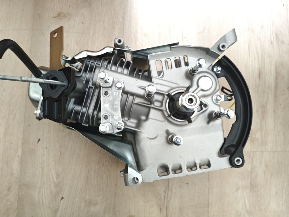 Генератор двигатель,  глушитель, карбюратор.