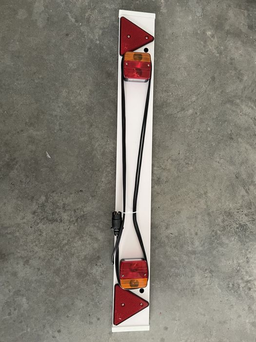 Barra de iluminação traseira