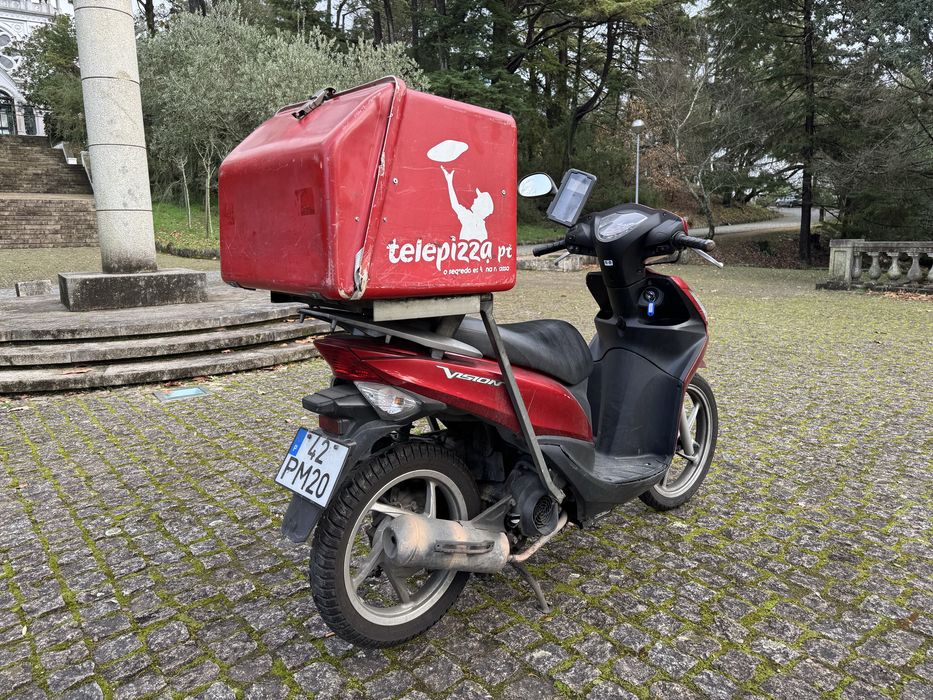 Honda Vision 110 com caixa trabalho 2015