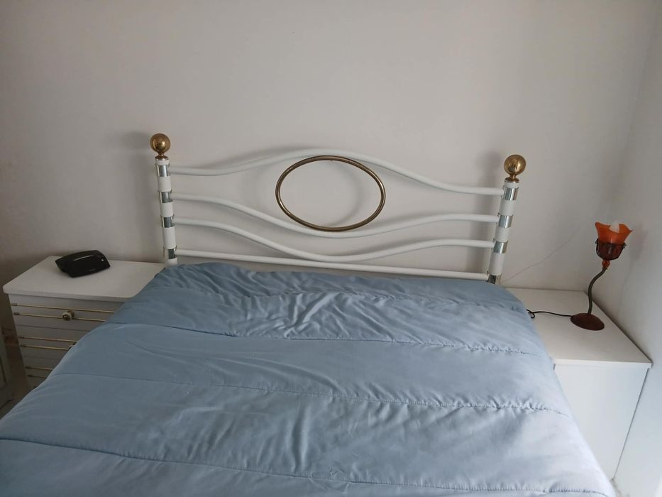 Cama de casal  branca